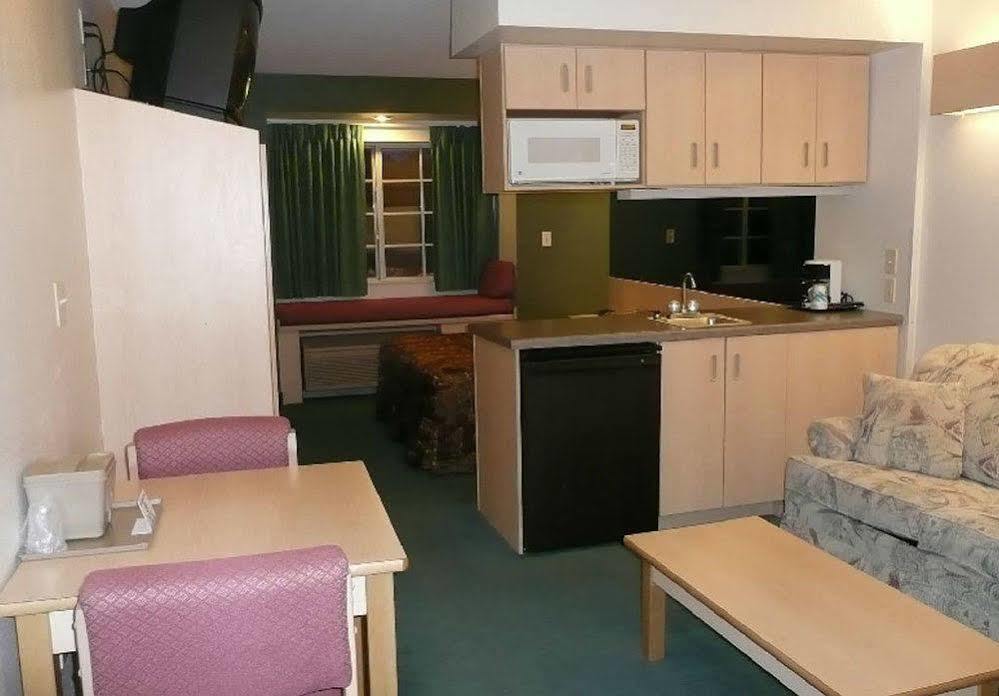 Mariner'S Village Resort Carlyle Экстерьер фото