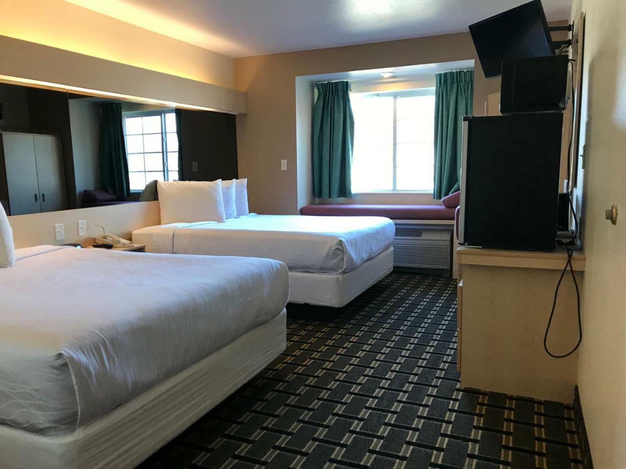 Mariner'S Village Resort Carlyle Экстерьер фото